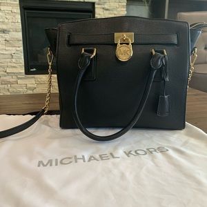 Michael kors shoulder/hand bag